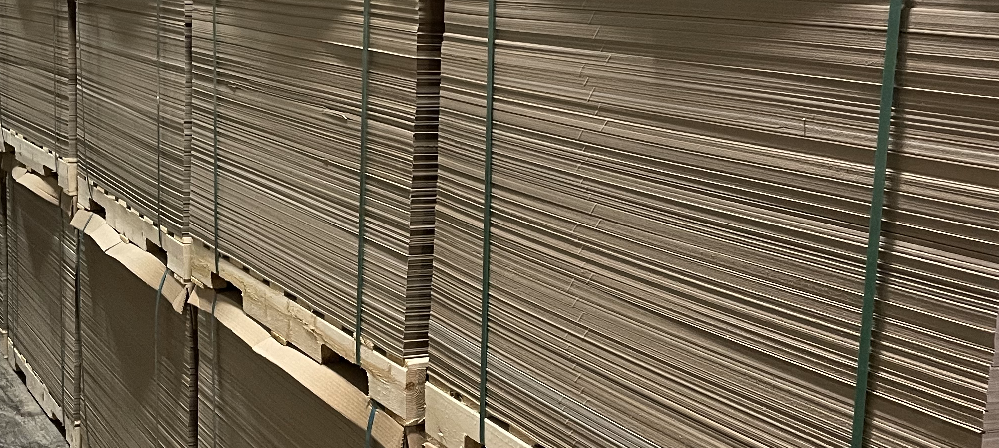refurbishedsheetstwo pallet pads and top sheets chipboard